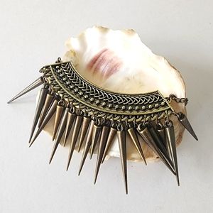 📿 Spiked Statement Necklace
